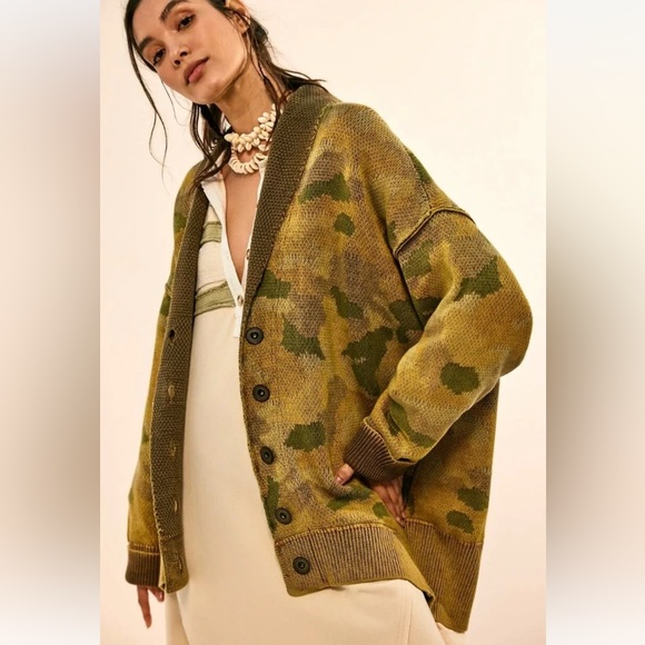 Free People Sweaters - Free People Chamomile Camouflage Pattern Cardi Sweater Oversized Army Combo